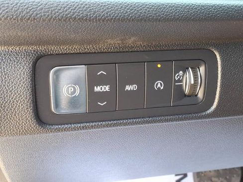 Used 2025 Chevrolet Traverse LT AWD/4WD image 16