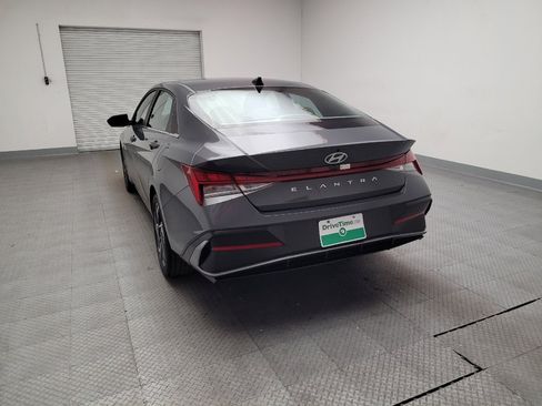 Used 2025 Hyundai Elantra SEL image 6