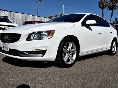 Used 2014 Volvo S60 T5 image 1