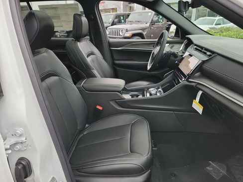 New 2026 Jeep Grand Cherokee Limited w/ Luxury Tech Group II RWD image 12