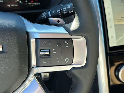 New 2026 Land Rover Discovery Limited Edition image 14
