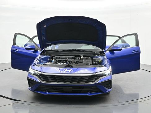 Used 2025 Hyundai Elantra SEL FWD image 39