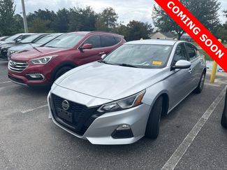 Used 2019 Nissan Altima 2.5 S image 1