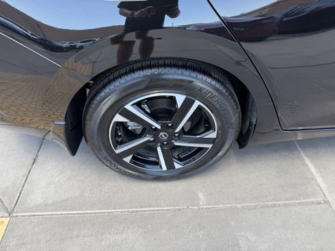 Used 2025 Nissan Sentra SV FWD image 15