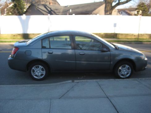 Used 2005 Saturn ION Level 2 w/ Power Pkg FWD image 4