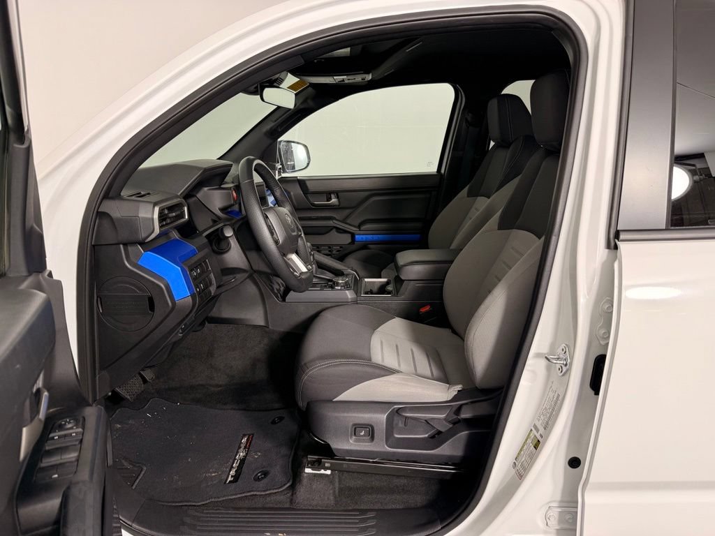 Certified 2025 Toyota Tacoma TRD Off-Road AWD/4WD image 2