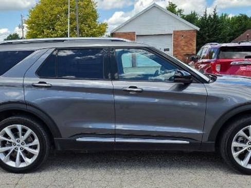 Certified 2023 Ford Explorer Platinum w/ Technology Package AWD/4WD image 4