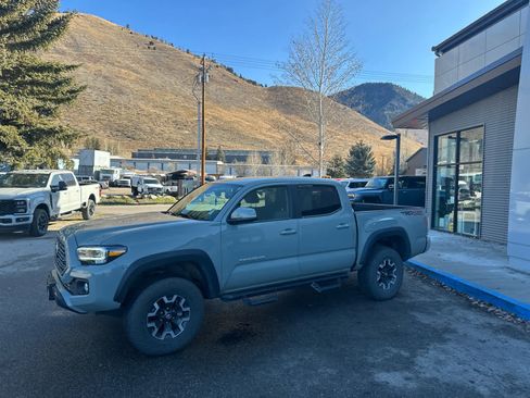 Used 2023 Toyota Tacoma TRD Off-Road image 2