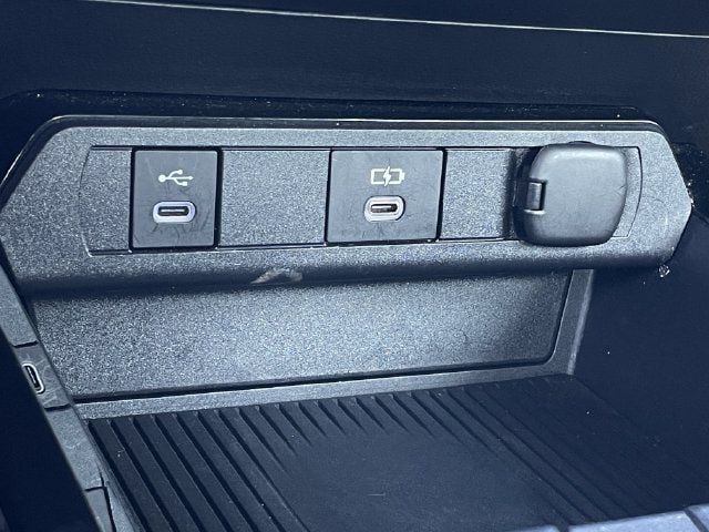 Used 2025 Toyota Prius LE FWD image 20