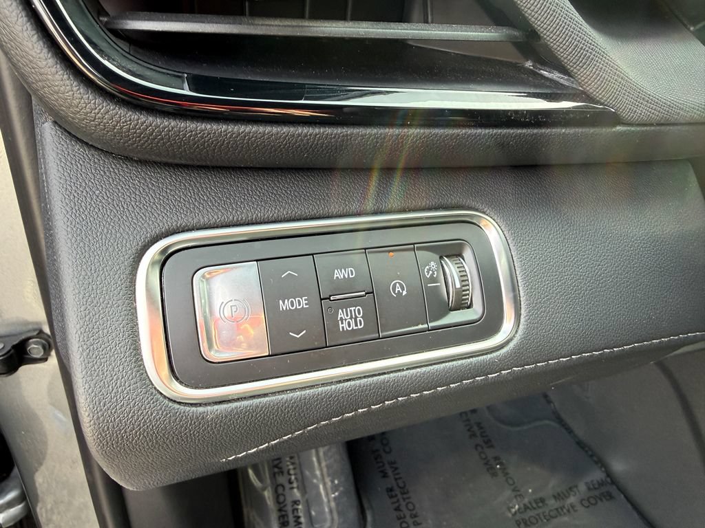 Used 2025 Buick Enclave Preferred AWD/4WD image 18