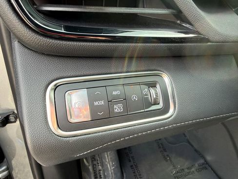 Used 2025 Buick Enclave Preferred AWD/4WD image 18