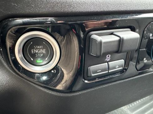 Used 2025 Chevrolet Silverado 1500 LT AWD/4WD image 23