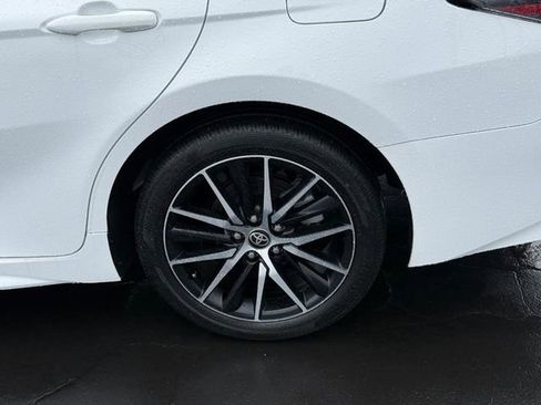 Used 2024 Toyota Camry SE image 4