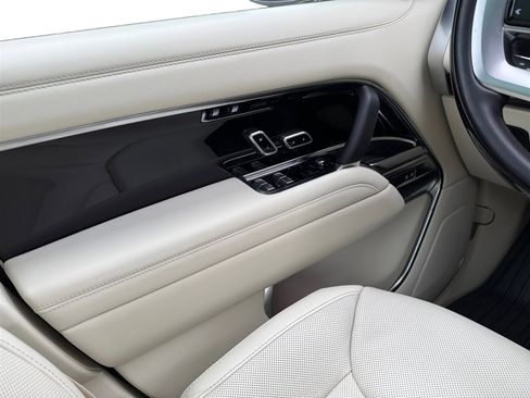 Certified 2023 Land Rover Range Rover Long Wheelbase SE image 12