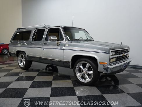 Used 1990 Chevrolet Suburban 2WD image 17