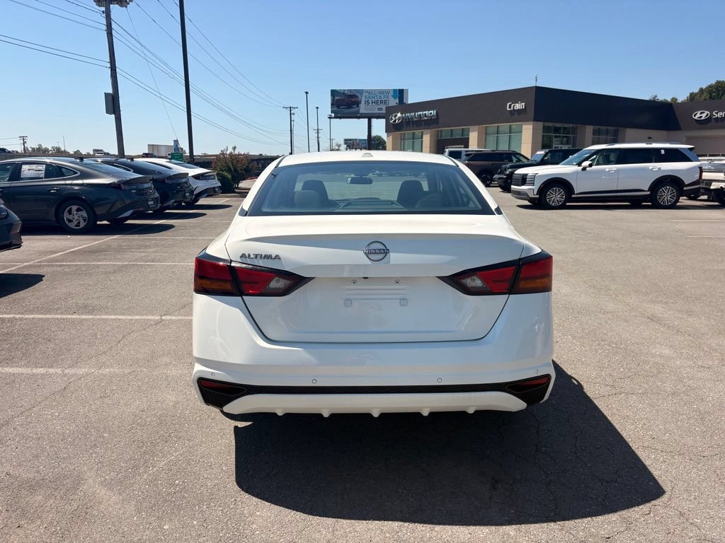 Used 2025 Nissan Altima 2.5 SV FWD image 6