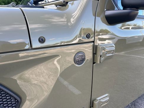 New 2026 Jeep Gladiator Sport image 19