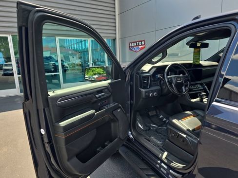 Used 2022 GMC Sierra 1500 AT4 w/ AT4 Premium Package AWD/4WD image 13