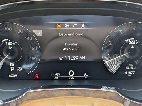 Used 2021 Bentley Bentayga V8 image 20