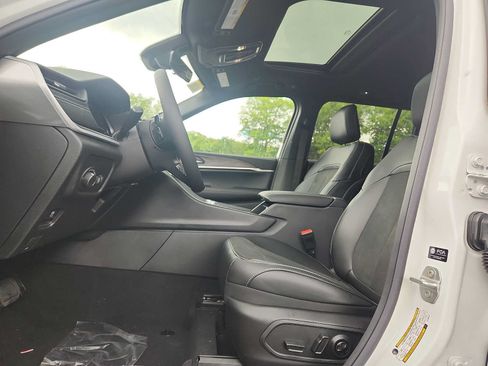 New 2026 Jeep Grand Cherokee Altitude AWD/4WD image 9