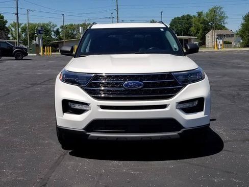 Used 2021 Ford Explorer XLT w/ Equipment Group 202A AWD/4WD image 2