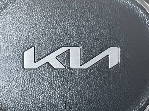 Used 2026 Kia Carnival EX FWD image 10