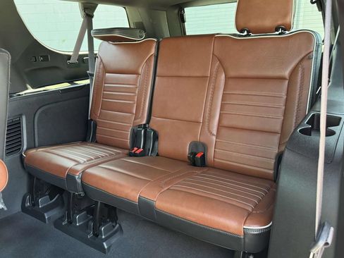Used 2023 GMC Yukon XL Denali Ultimate AWD/4WD image 16