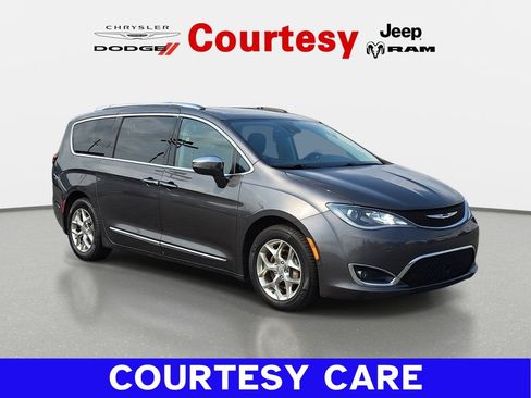 Used 2018 Chrysler Pacifica Limited w/ Advanced Safetytec Group FWD image 1