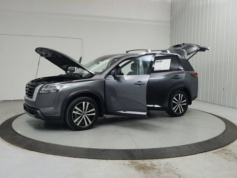 Used 2025 Nissan Pathfinder Platinum w/ Cargo Package FWD image 12