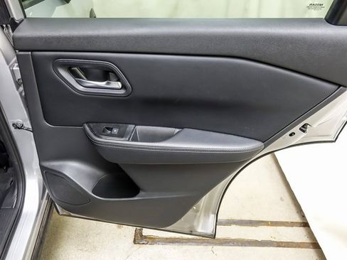 Used 2024 Nissan Rogue SV image 26