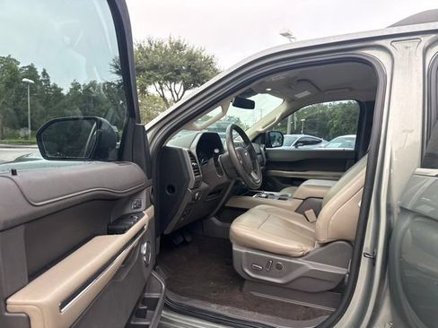 Used 2019 Ford Expedition XLT w/ Equipment Group 202A RWD image 13