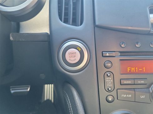 Used 2010 Nissan 370Z Touring image 19