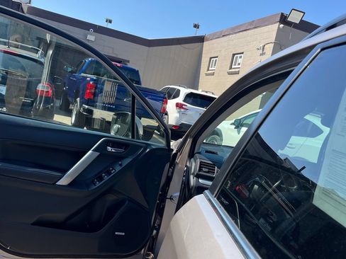 Used 2015 Subaru Forester 2.5i Touring w/ Eyesight & Navigation System AWD/4WD image 10