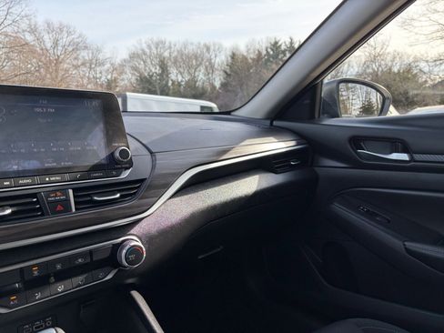 Used 2025 Nissan Altima 2.5 SV image 35