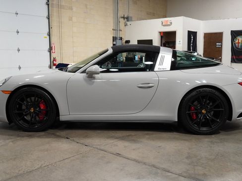 Used 2018 Porsche 911 image 14