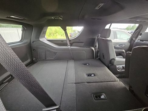 Used 2023 Chevrolet Suburban Premier AWD/4WD image 6