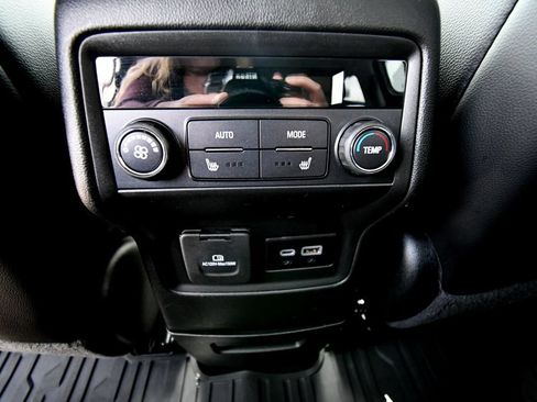 Used 2023 GMC Acadia SLT w/ Preferred Package AWD/4WD image 18