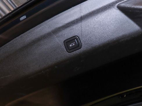 Used 2022 Cadillac Escalade ESV Sport Platinum w/ LPO, ONYX Package image 32