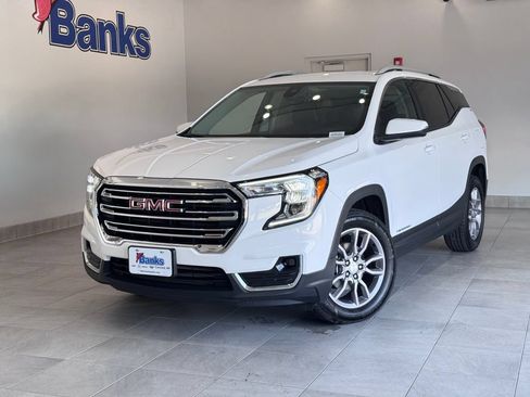 Certified 2024 GMC Terrain SLT AWD/4WD image 2