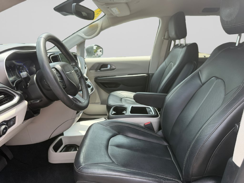 Used 2022 Chrysler Pacifica Touring-L AWD/4WD image 10