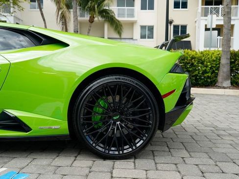 Used 2021 Lamborghini Huracan EVO RWD image 16