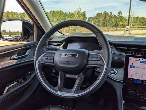 Certified 2024 Jeep Grand Cherokee Limited w/ Black Appearance Package image 24