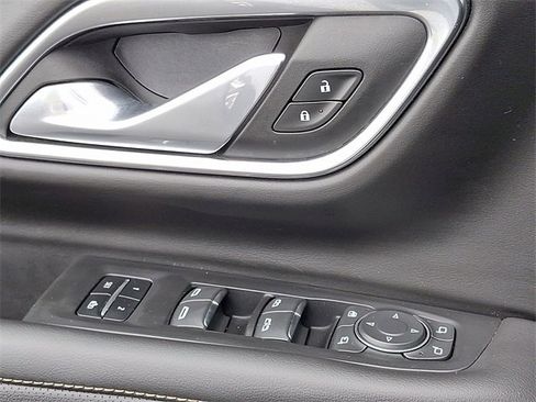 Used 2024 Chevrolet Suburban Premier image 23