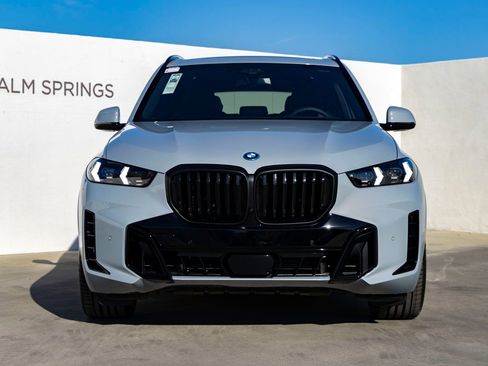 New 2026 BMW X5 xDrive50e image 4