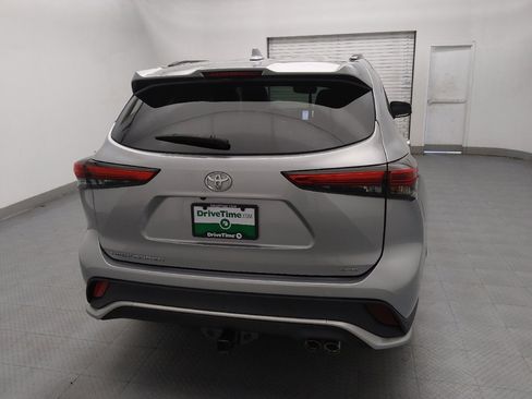 Used 2021 Toyota Highlander XSE FWD image 7