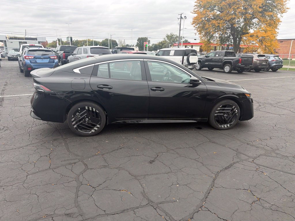 Used 2026 Nissan Sentra SR w/ SR Premium Package FWD image 5