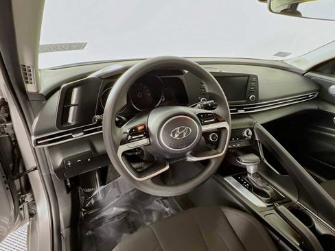 Certified 2023 Hyundai Elantra SEL w/ Preferred Accessory Package image 11