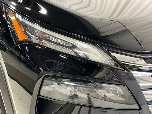 Used 2025 Nissan Rogue SV AWD/4WD image 26