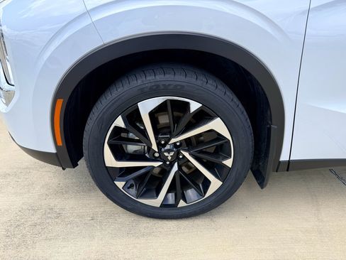 Used 2023 Mitsubishi Outlander SE FWD image 30