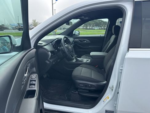 Used 2023 Chevrolet Traverse LT image 14